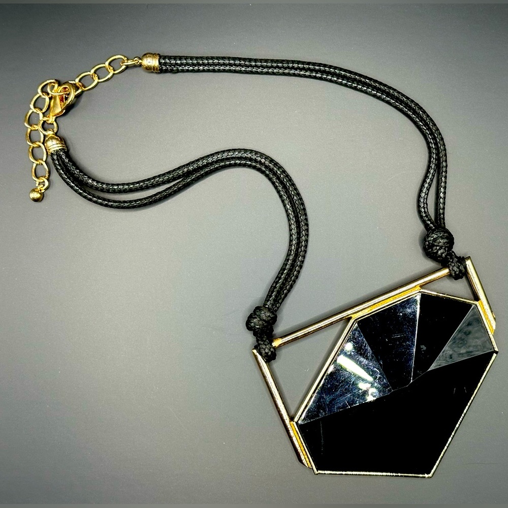Contemporary Chocker with geometric pendant - Picture 2 of 3